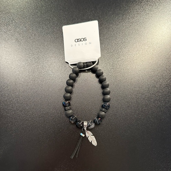 ASOS DESIGN Beaded Bracelet With Agate Stones And Feather Detail In Black - Picture 2 of 2